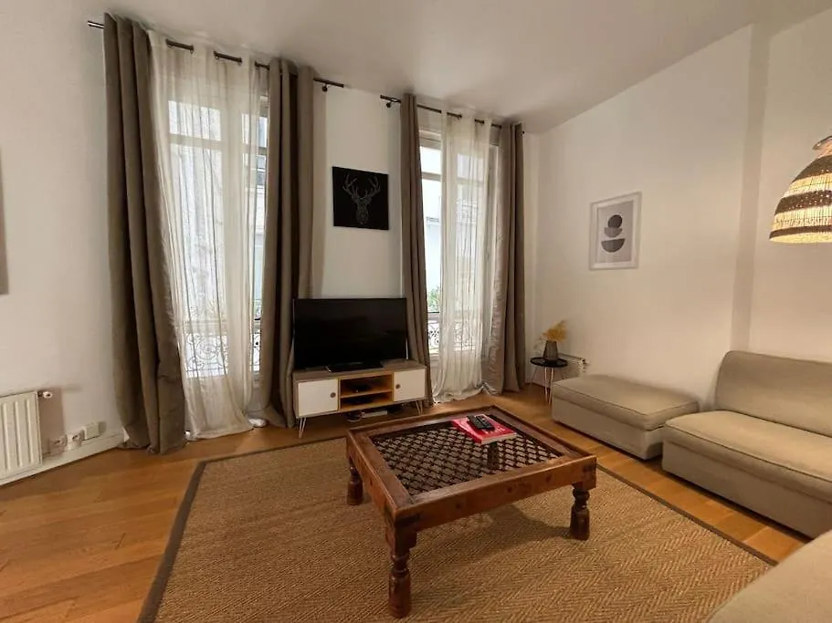 Apartment Champs Elysees Paris France