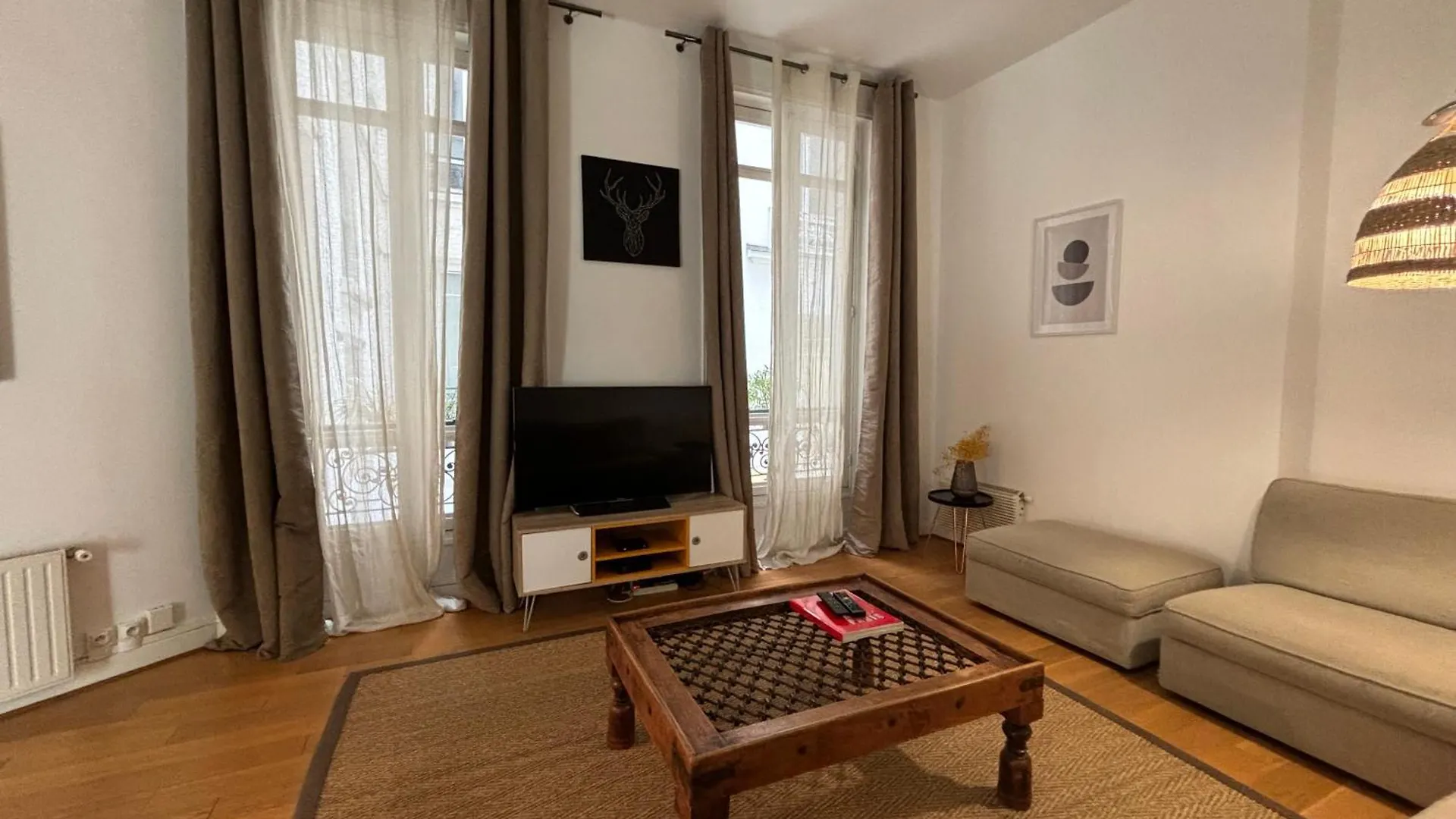Apartment Champs Elysees Paris